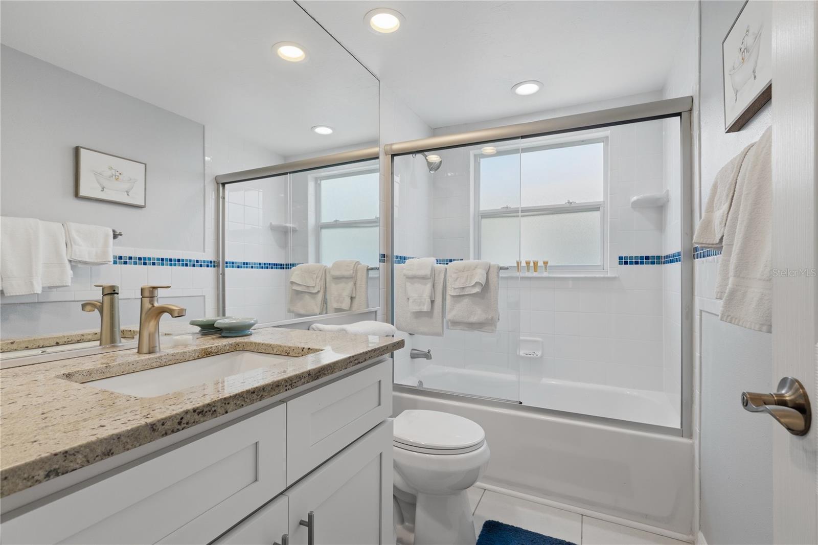 Image 25 of 30 For 6150 Midnight Pass Road 13