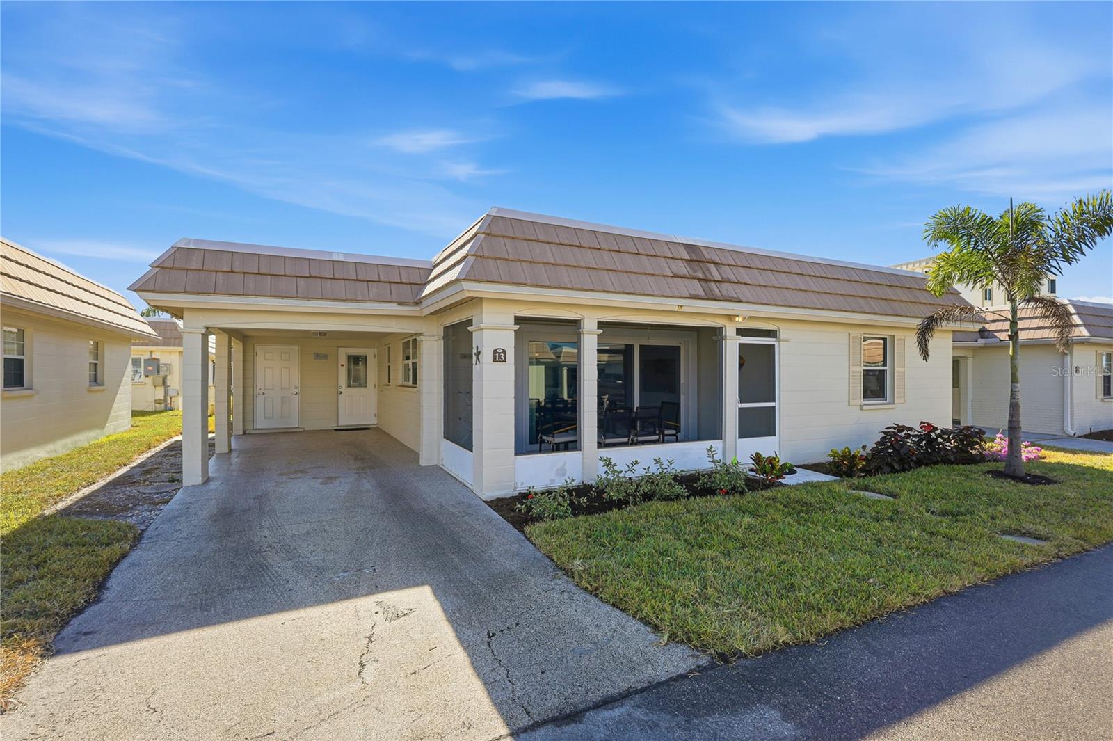 Image 4 of 30 For 6150 Midnight Pass Road 13