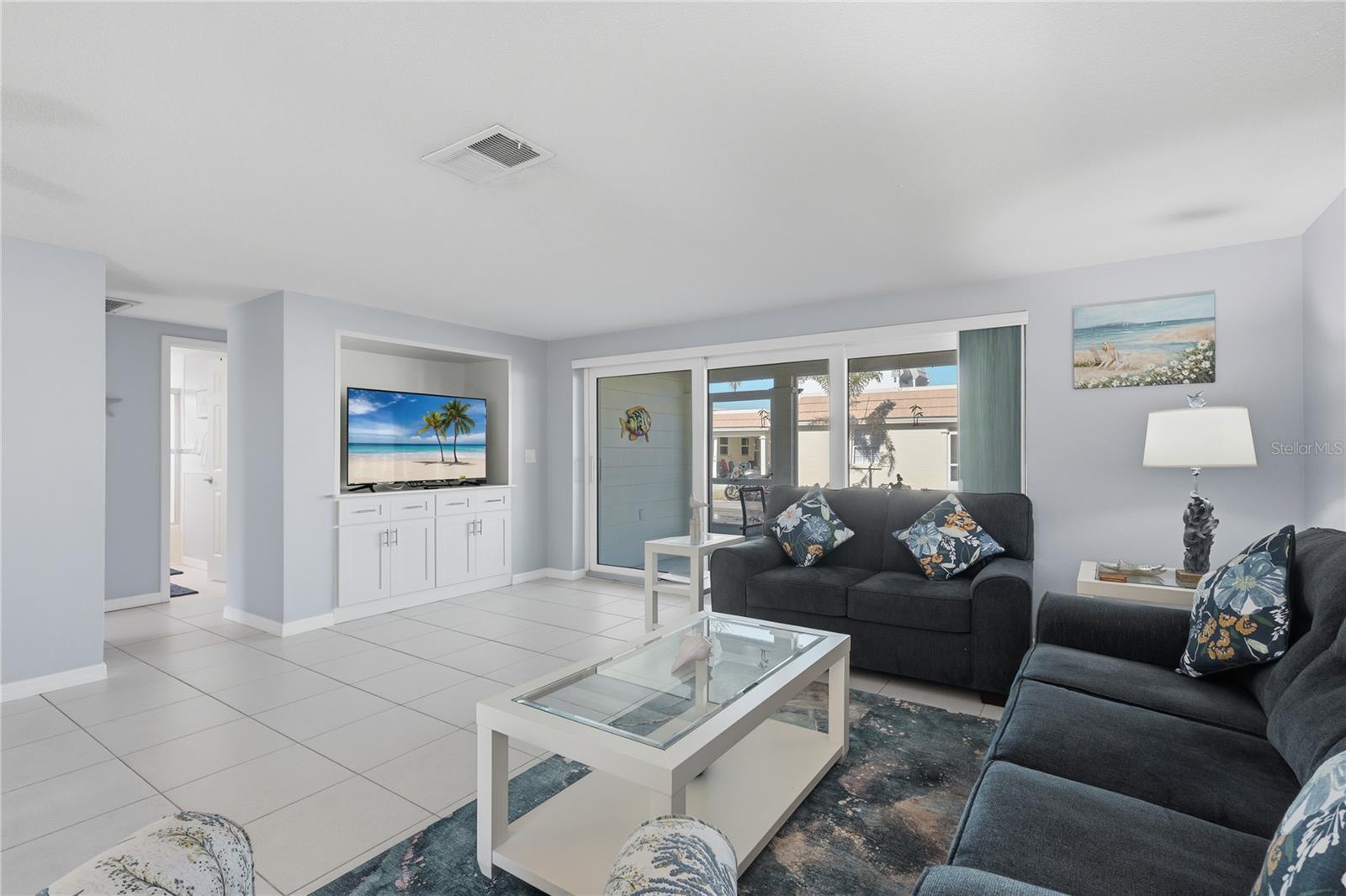 Image 9 of 30 For 6150 Midnight Pass Road 13