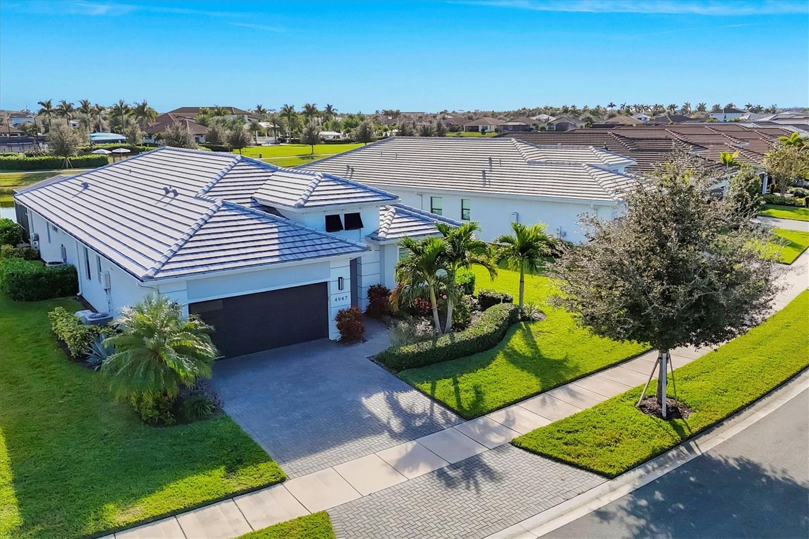 Image 4 of 60 For 4947 Surfside Circle