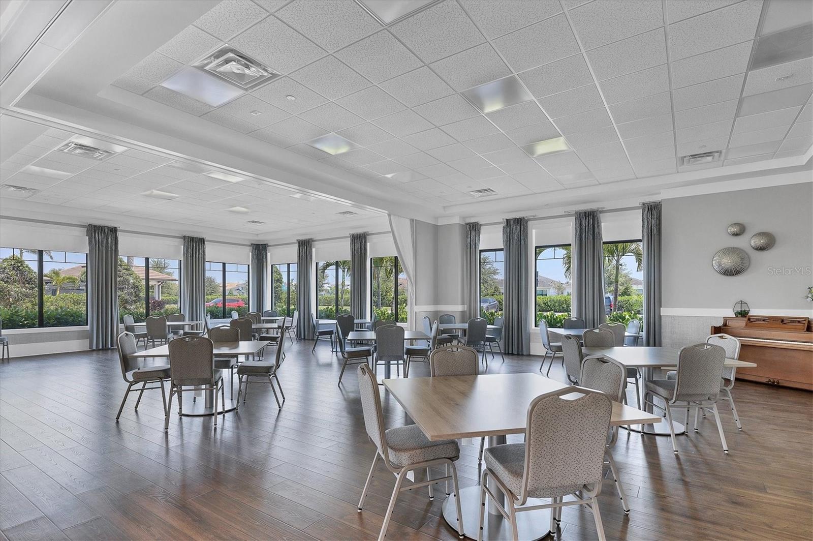 Image 47 of 60 For 4947 Surfside Circle