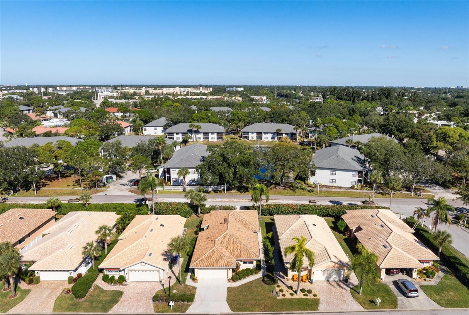 Image 38 of 48 For 4310 Turnberry Court