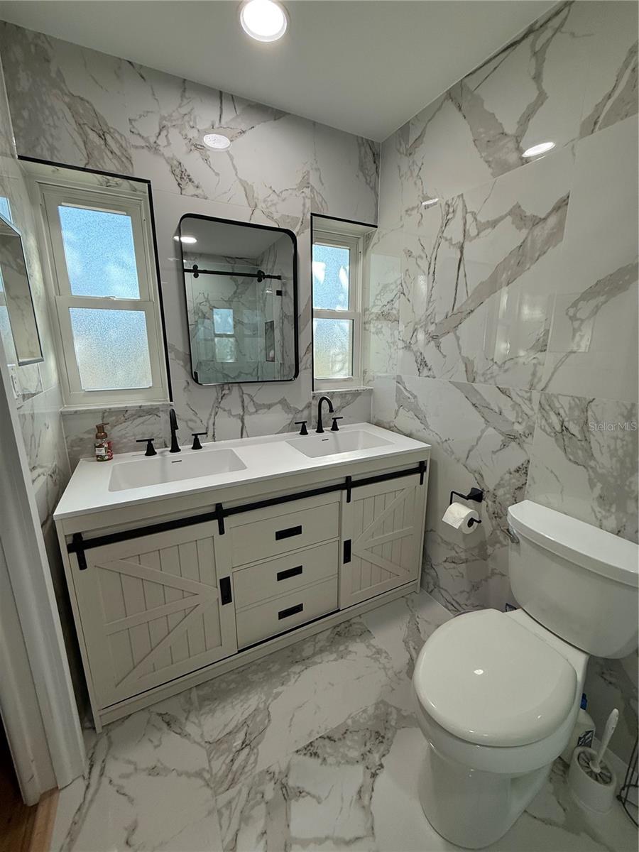 Image 21 of 52 For 819 Gondola Drive