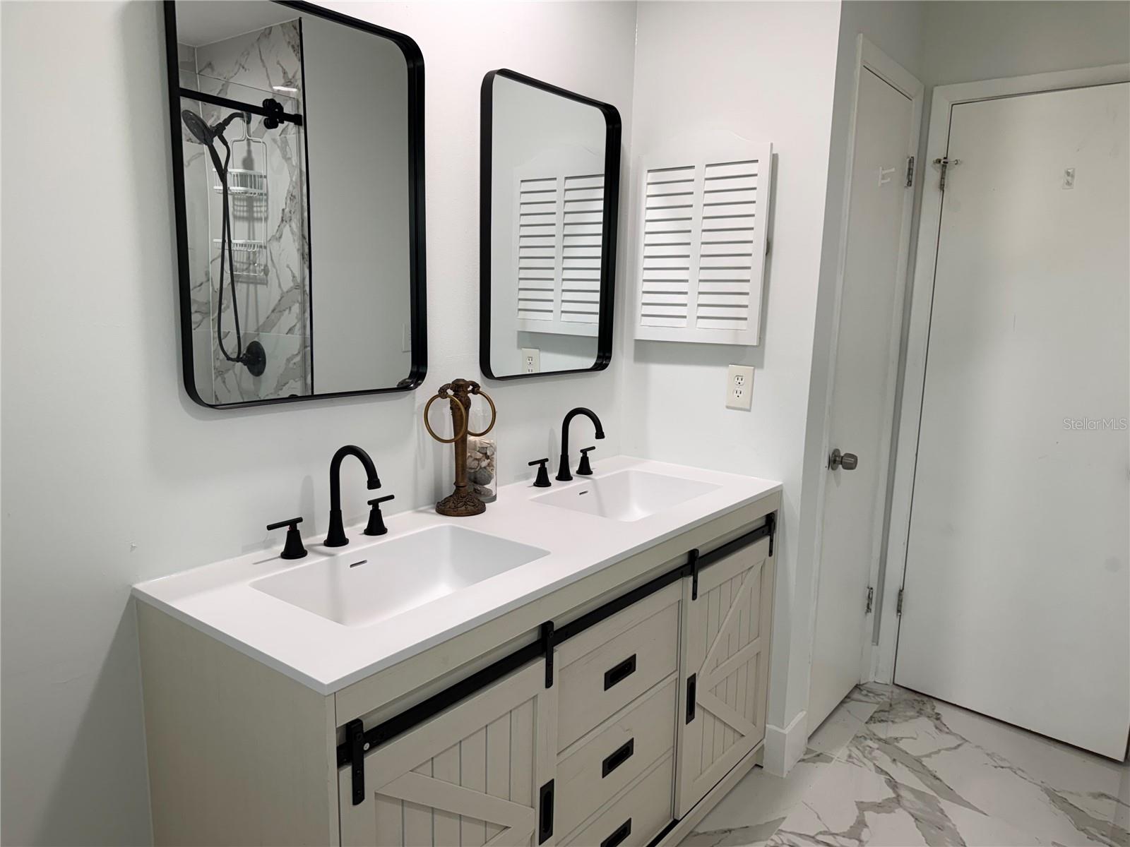 Image 33 of 52 For 819 Gondola Drive