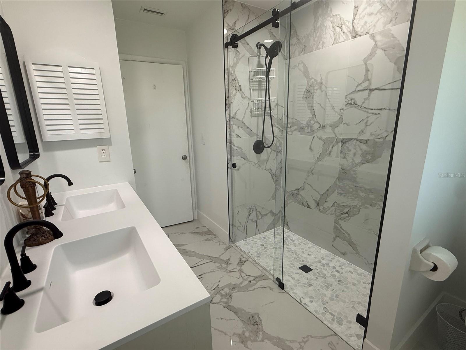 Image 34 of 52 For 819 Gondola Drive