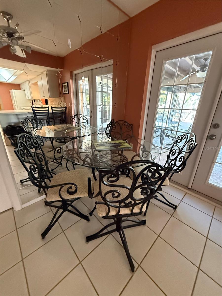 Image 9 of 52 For 819 Gondola Drive