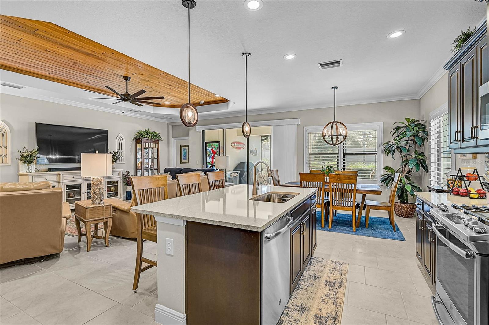 Image 10 of 34 For 408 Casalino Drive