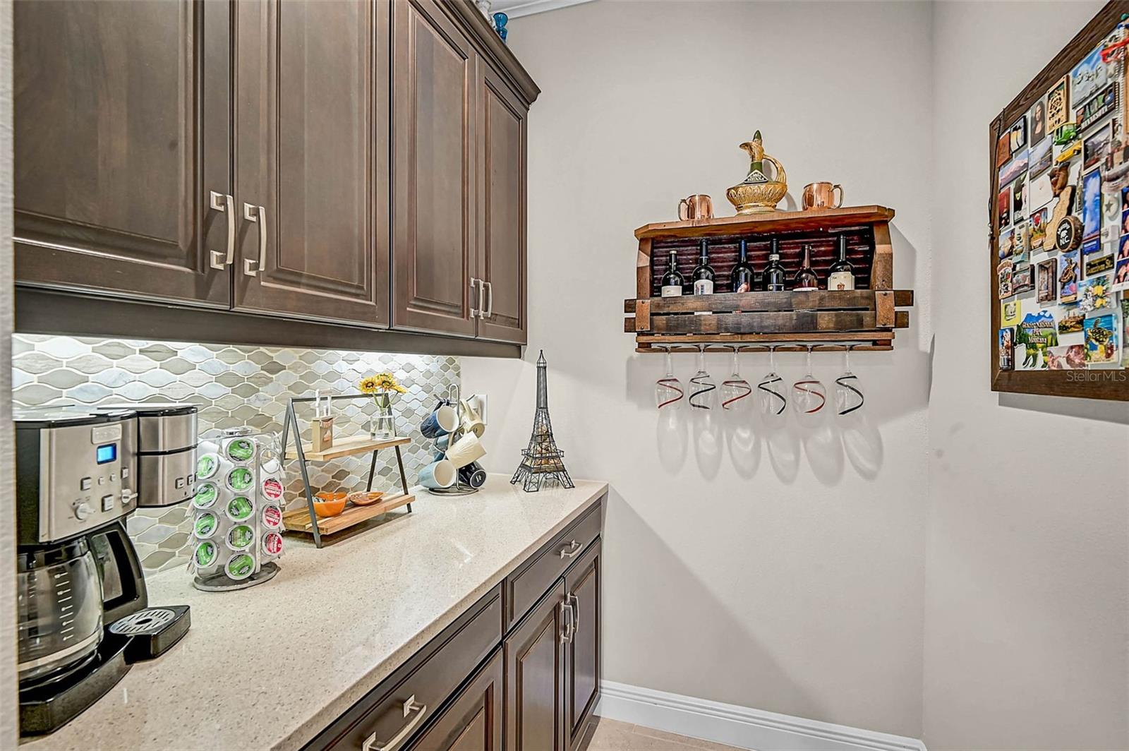 Image 11 of 34 For 408 Casalino Drive