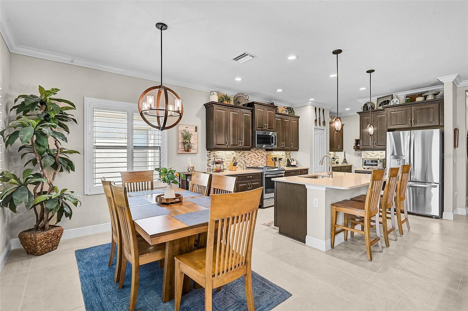 Image 12 of 34 For 408 Casalino Drive