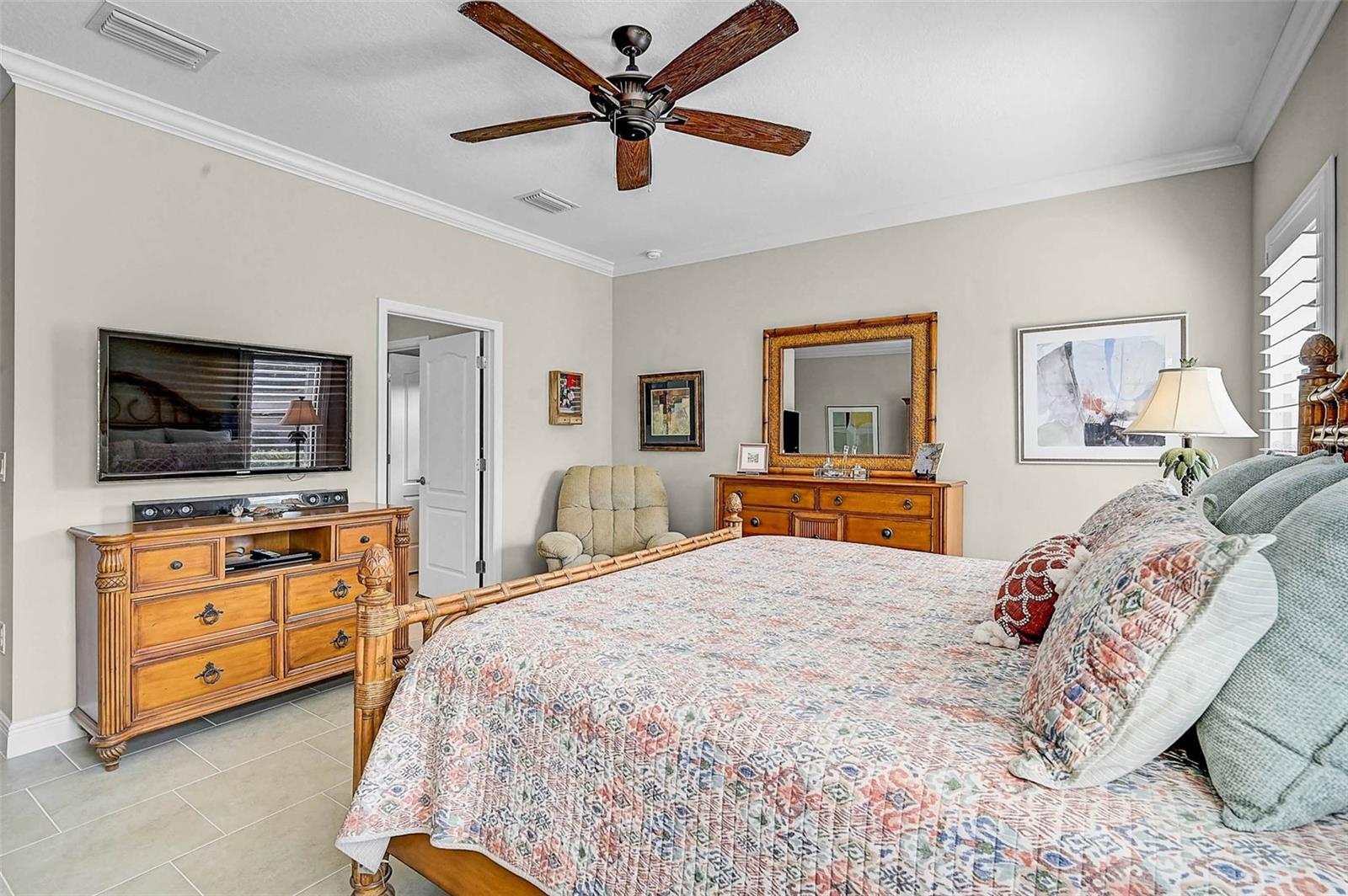 Image 16 of 34 For 408 Casalino Drive