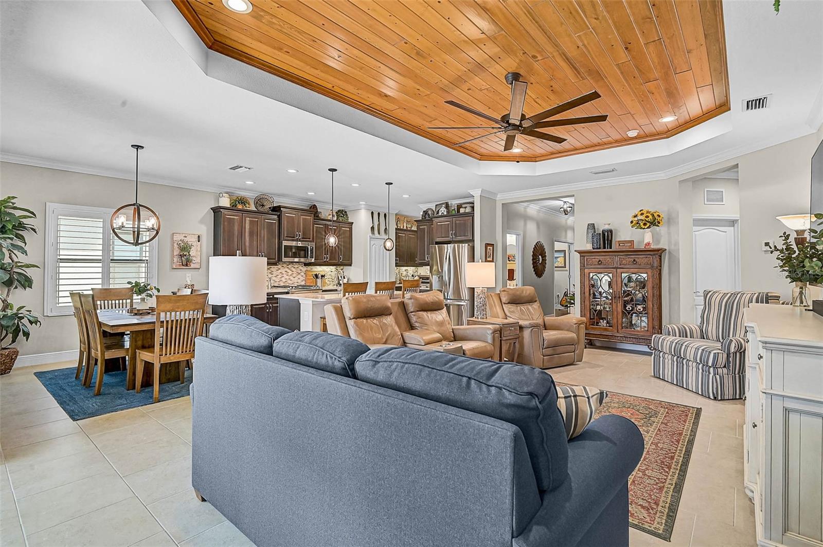 Image 6 of 34 For 408 Casalino Drive