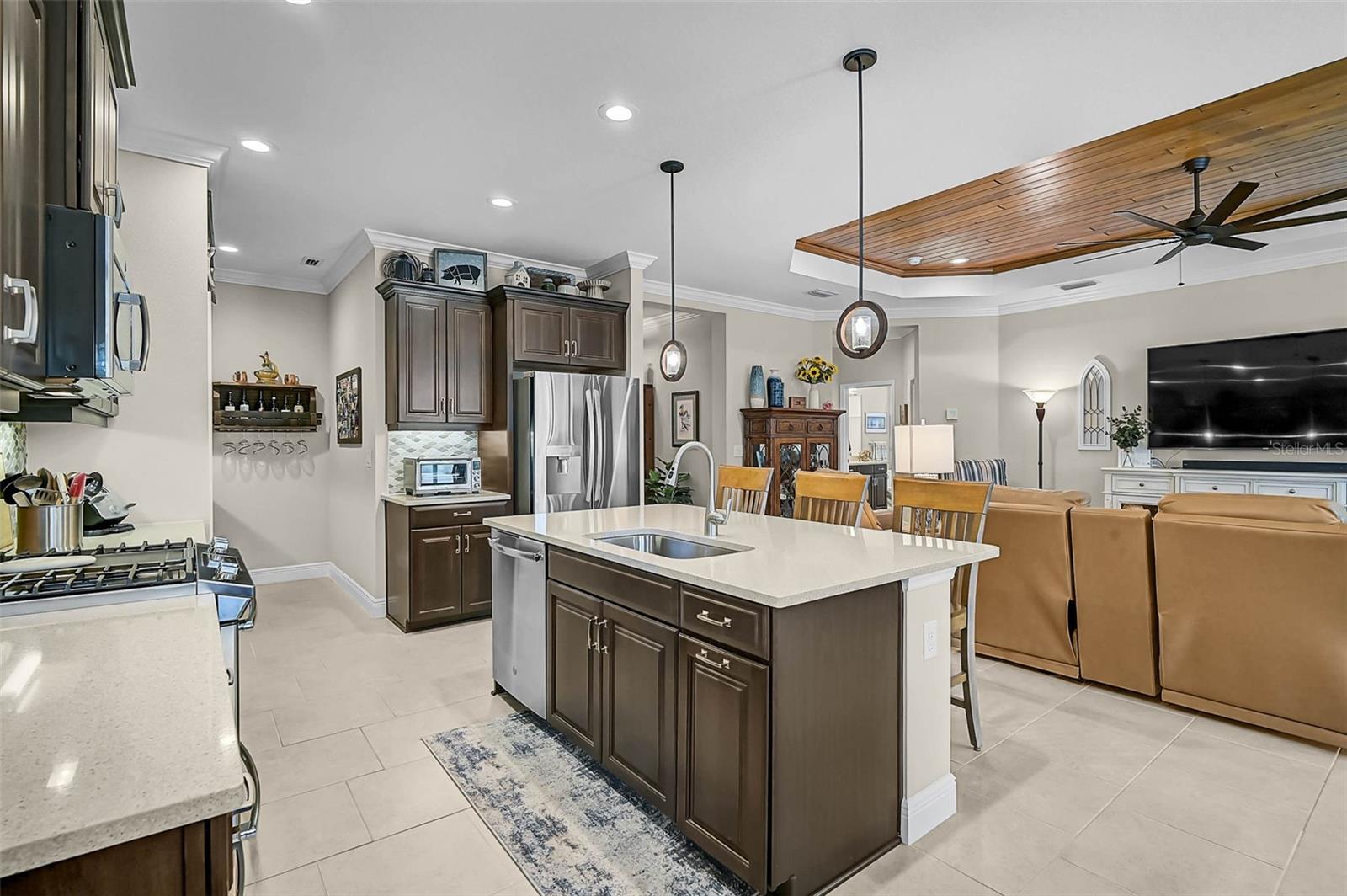 Image 9 of 34 For 408 Casalino Drive