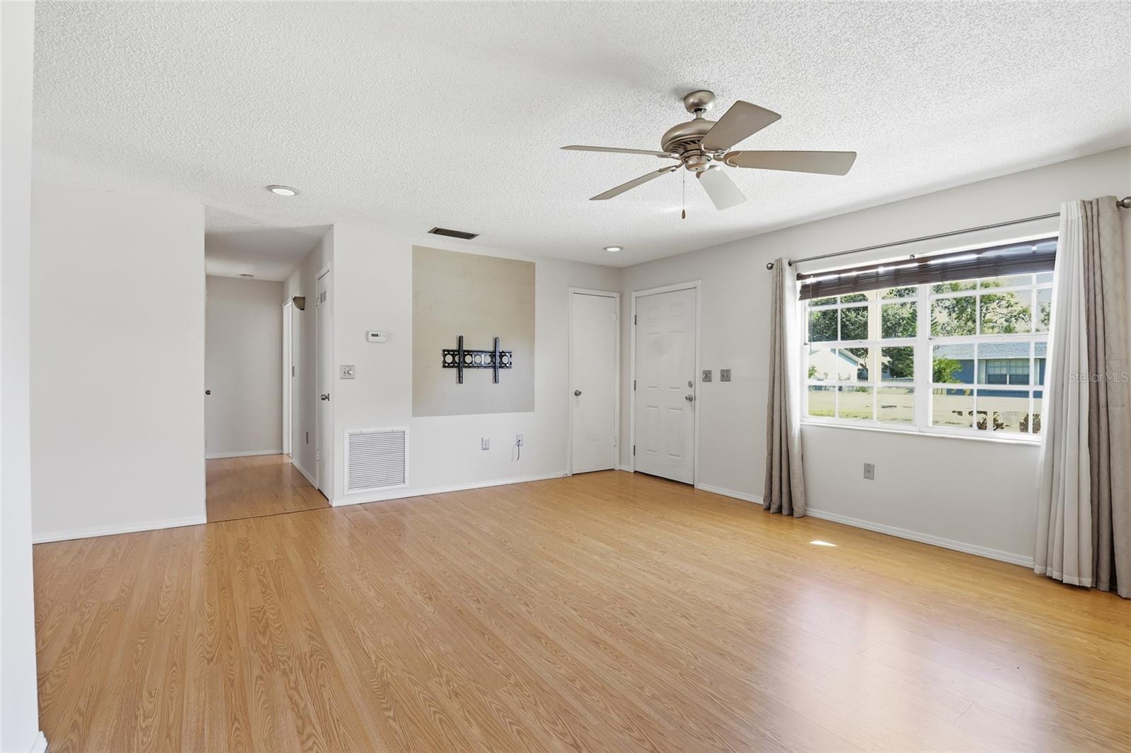 Image 12 of 30 For 3305 Island Date Circle