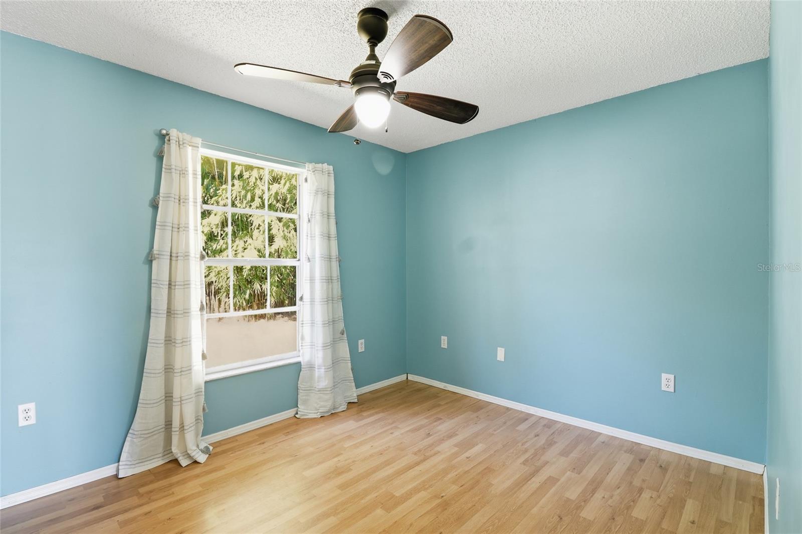 Image 17 of 30 For 3305 Island Date Circle