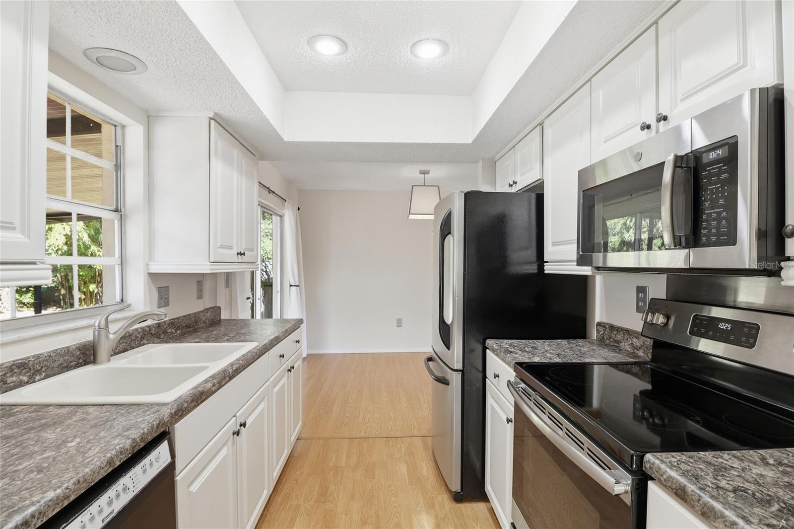 Image 6 of 30 For 3305 Island Date Circle