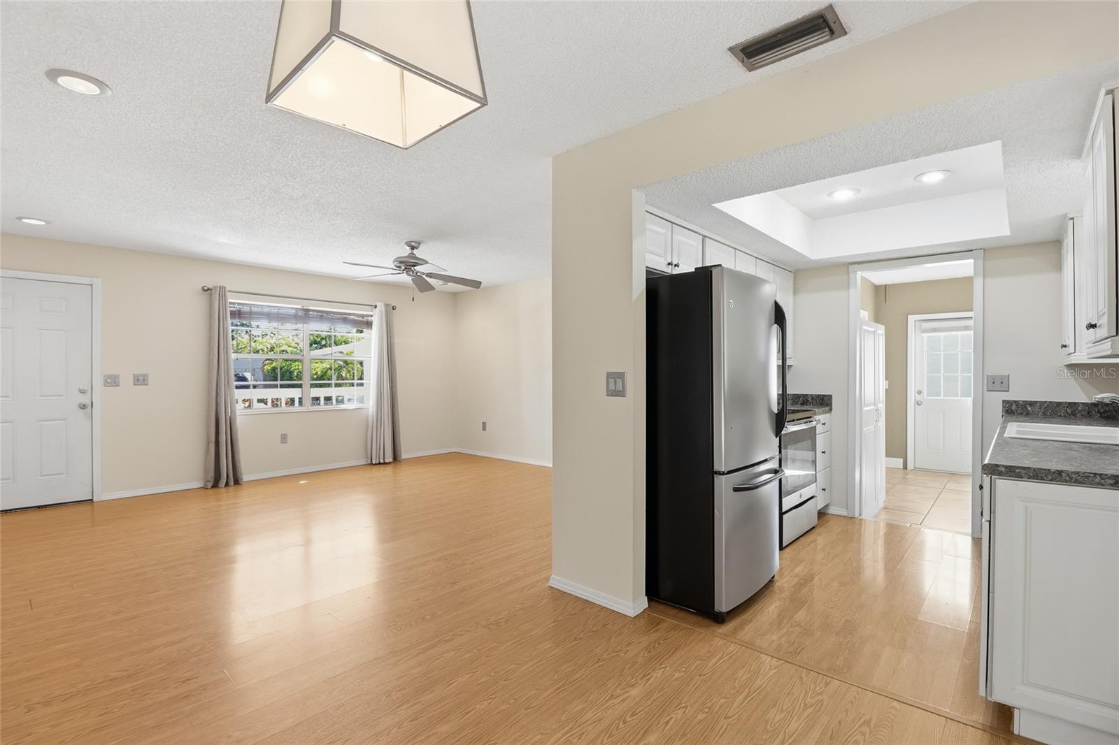 Image 8 of 30 For 3305 Island Date Circle