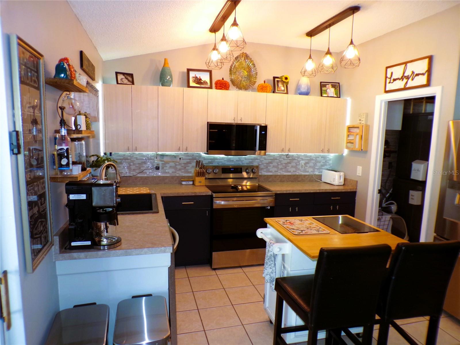 Image 10 of 38 For 6104 65th Court E