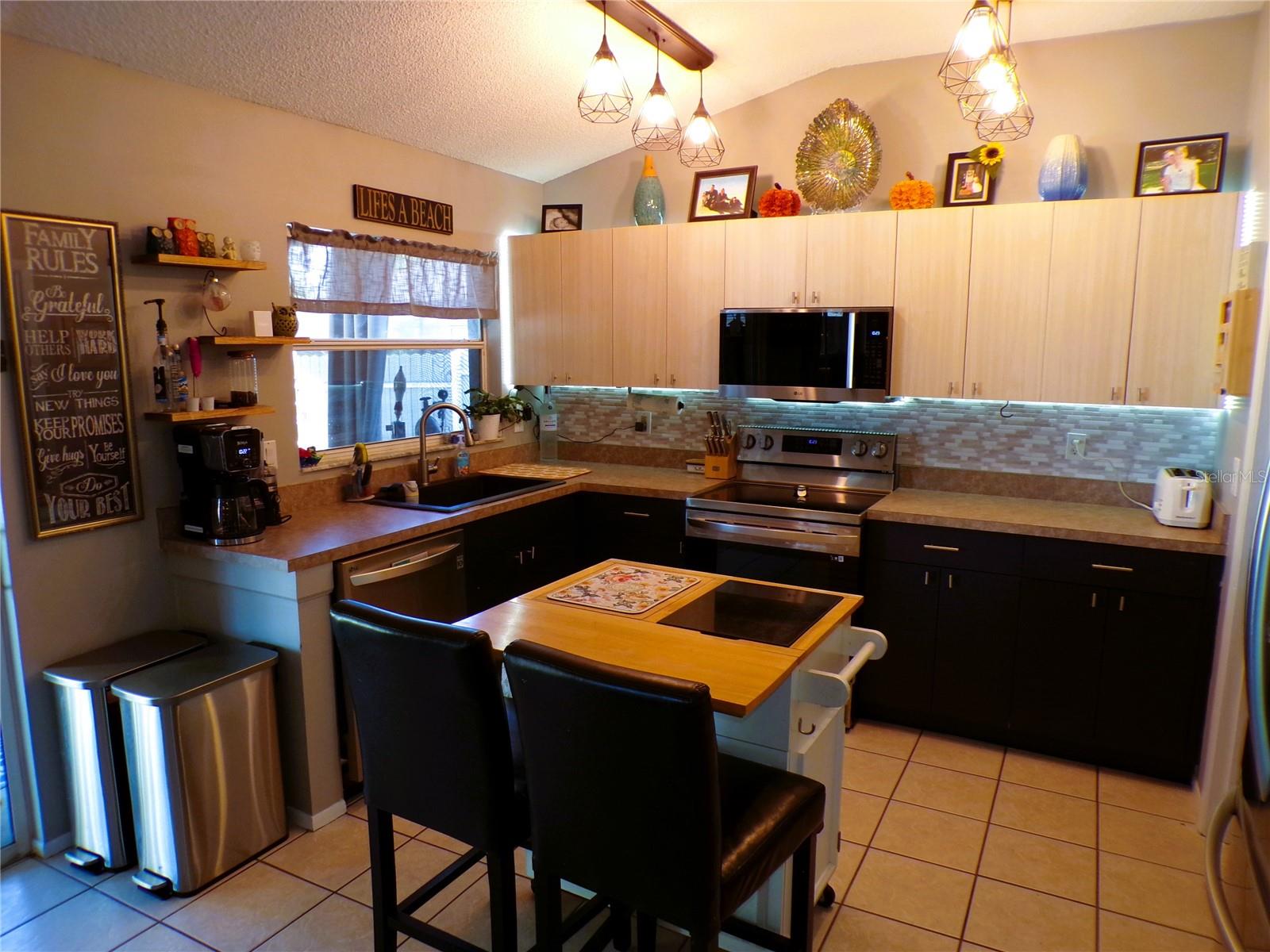 Image 11 of 38 For 6104 65th Court E