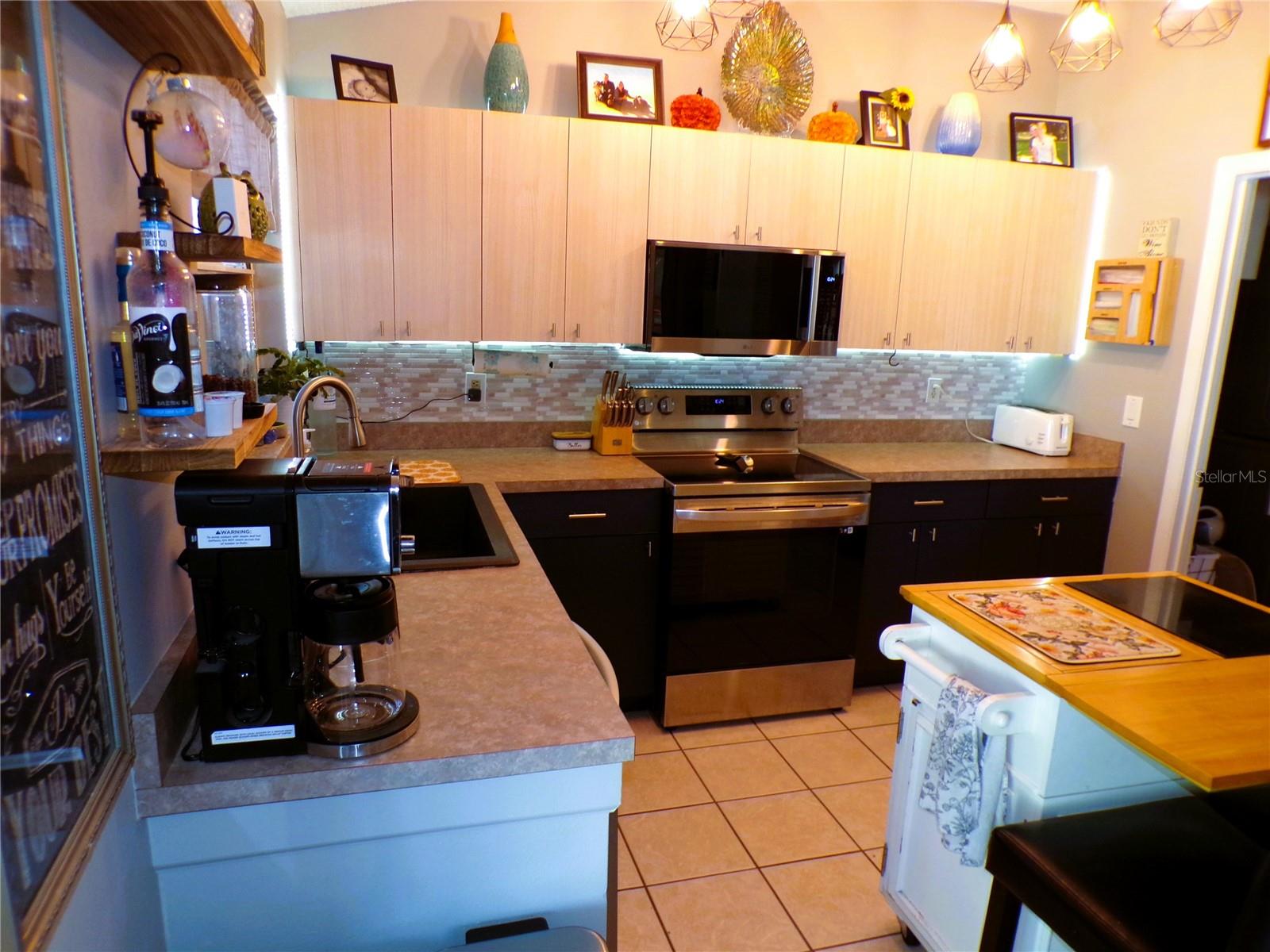 Image 16 of 38 For 6104 65th Court E