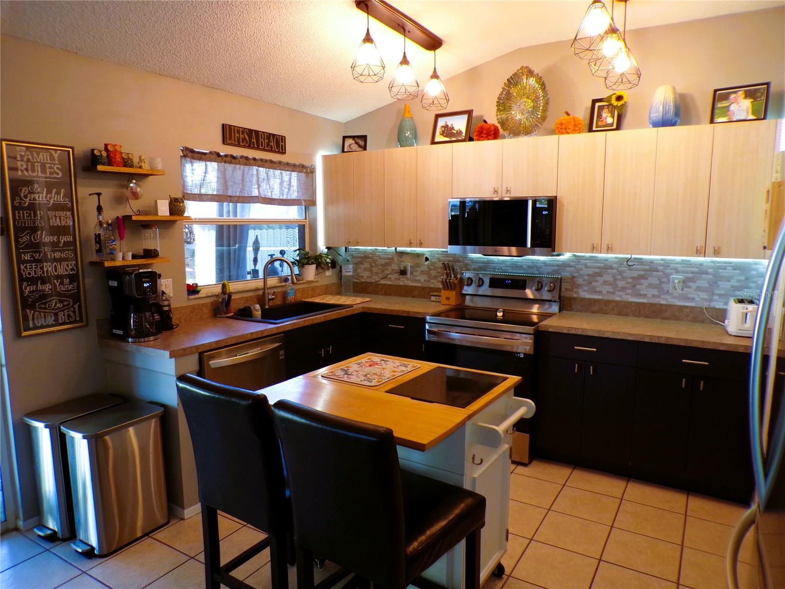 Image 17 of 38 For 6104 65th Court E