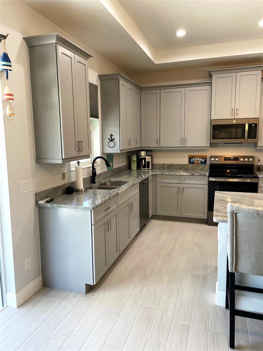 Image 13 of 53 For 549 Tarpon Boulevard Nw