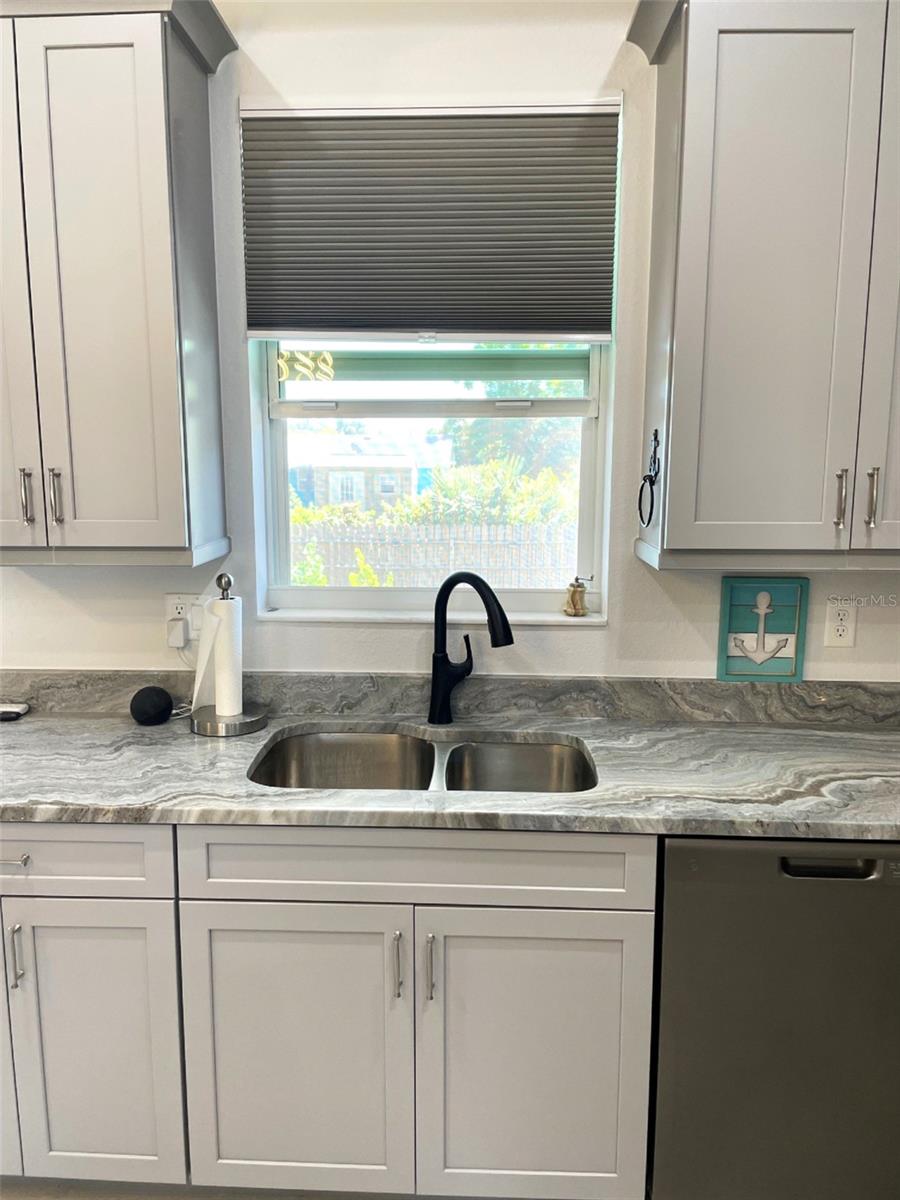 Image 14 of 53 For 549 Tarpon Boulevard Nw