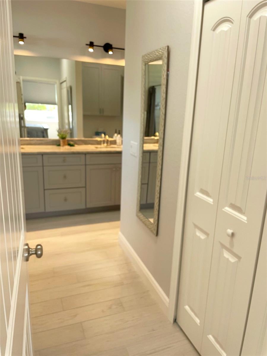 Image 28 of 53 For 549 Tarpon Boulevard Nw