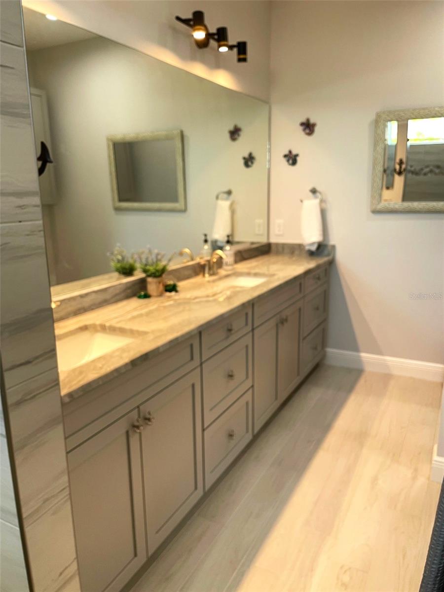 Image 29 of 53 For 549 Tarpon Boulevard Nw