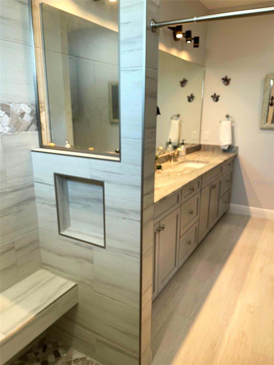 Image 32 of 53 For 549 Tarpon Boulevard Nw