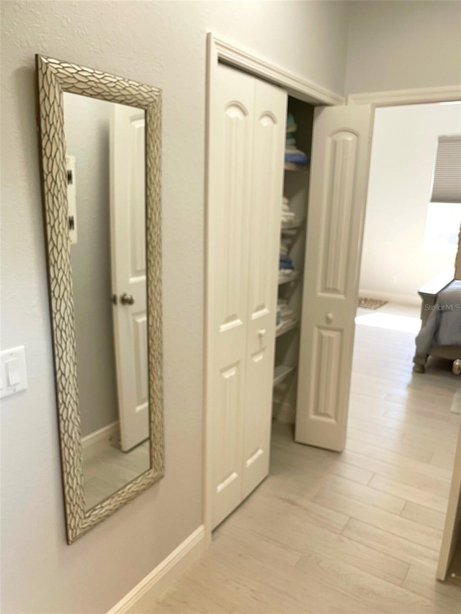 Image 34 of 53 For 549 Tarpon Boulevard Nw