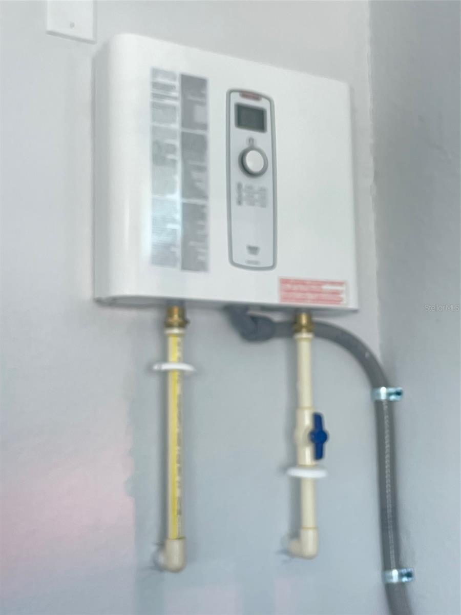 Image 37 of 53 For 549 Tarpon Boulevard Nw