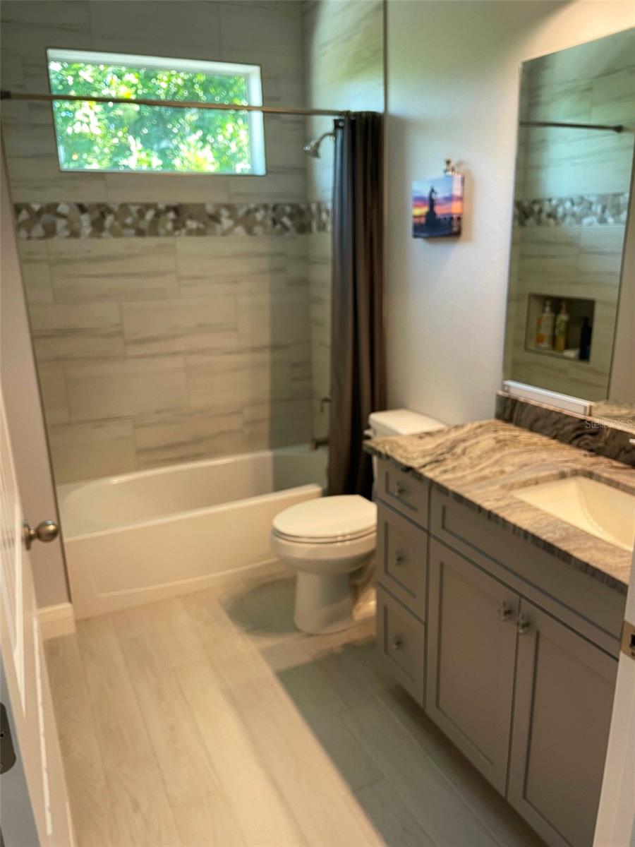 Image 41 of 53 For 549 Tarpon Boulevard Nw