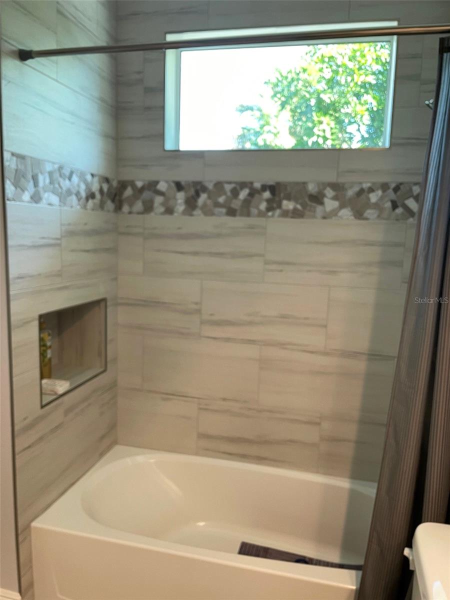 Image 42 of 53 For 549 Tarpon Boulevard Nw