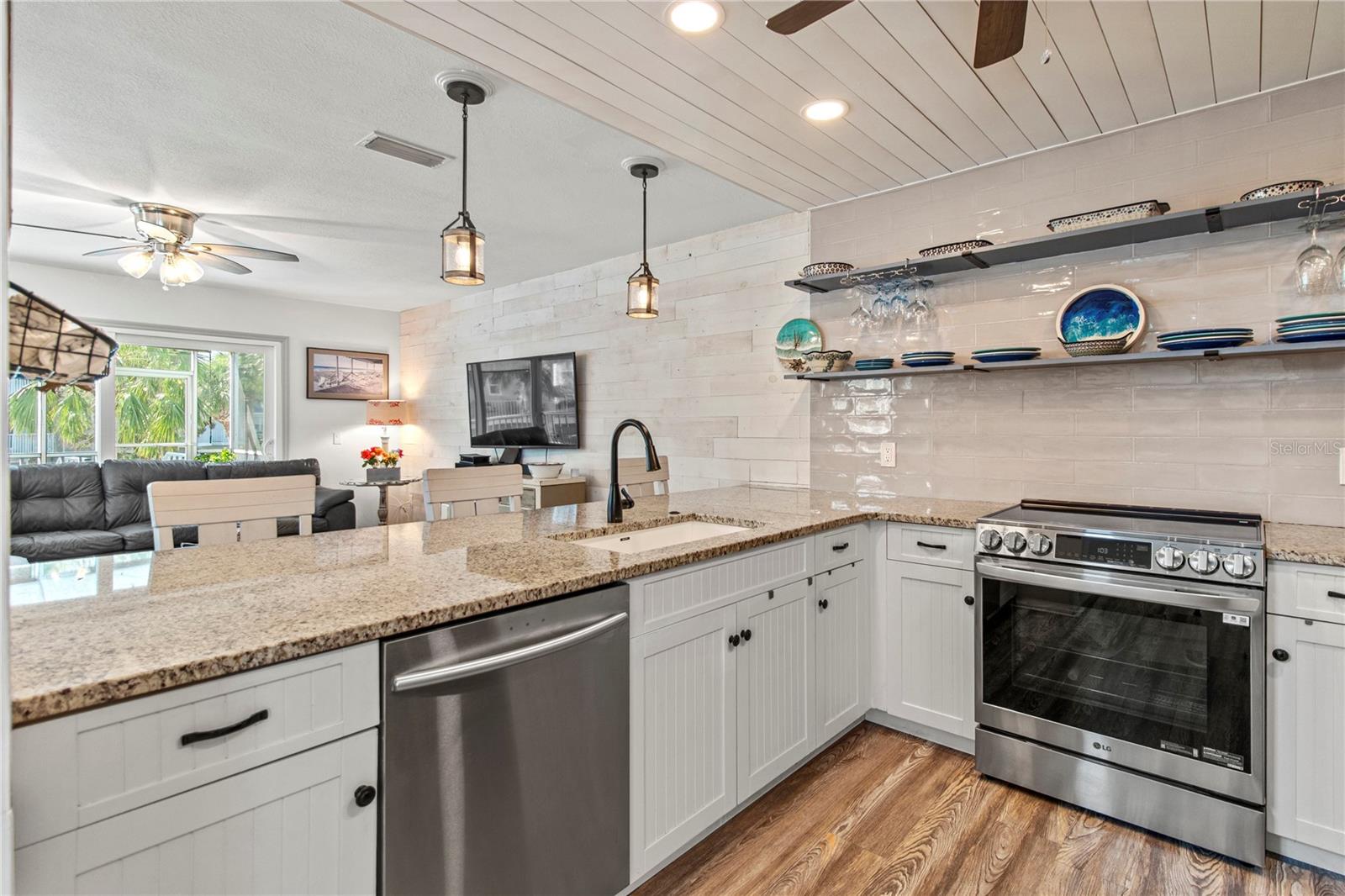 Image 11 of 77 For 6250 Holmes Boulevard 51