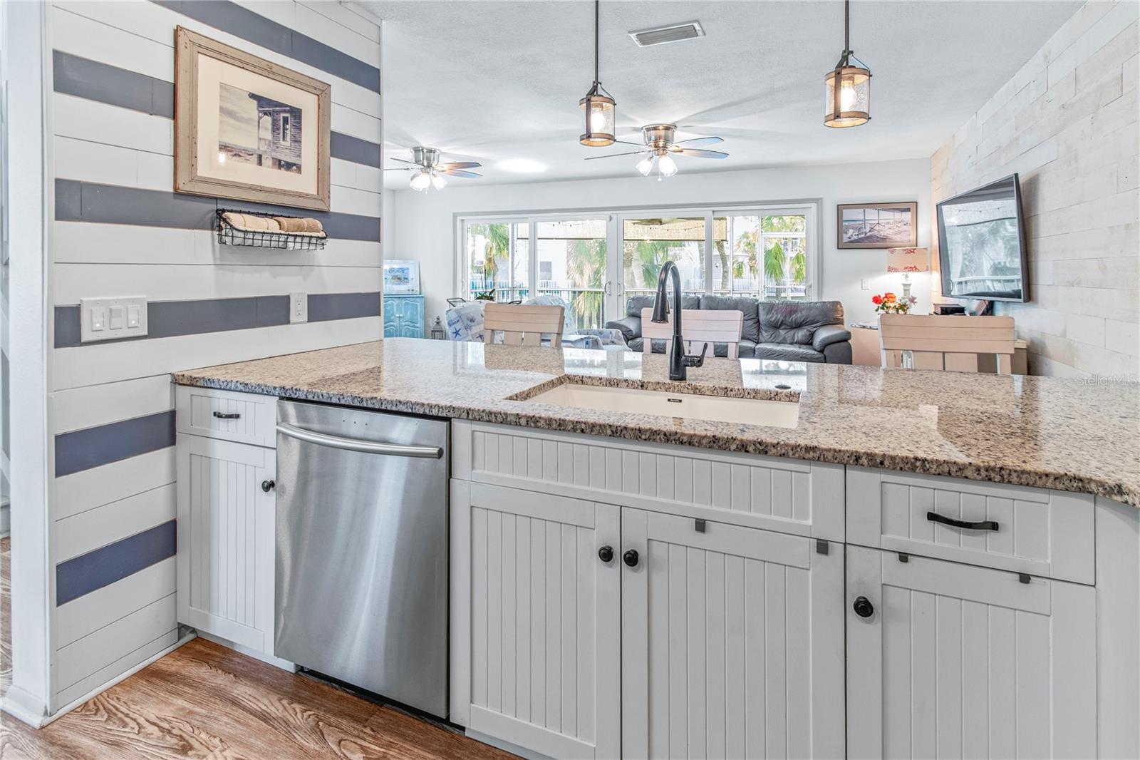 Image 14 of 77 For 6250 Holmes Boulevard 51