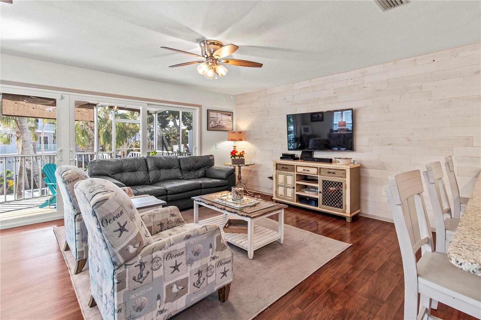 Image 21 of 77 For 6250 Holmes Boulevard 51