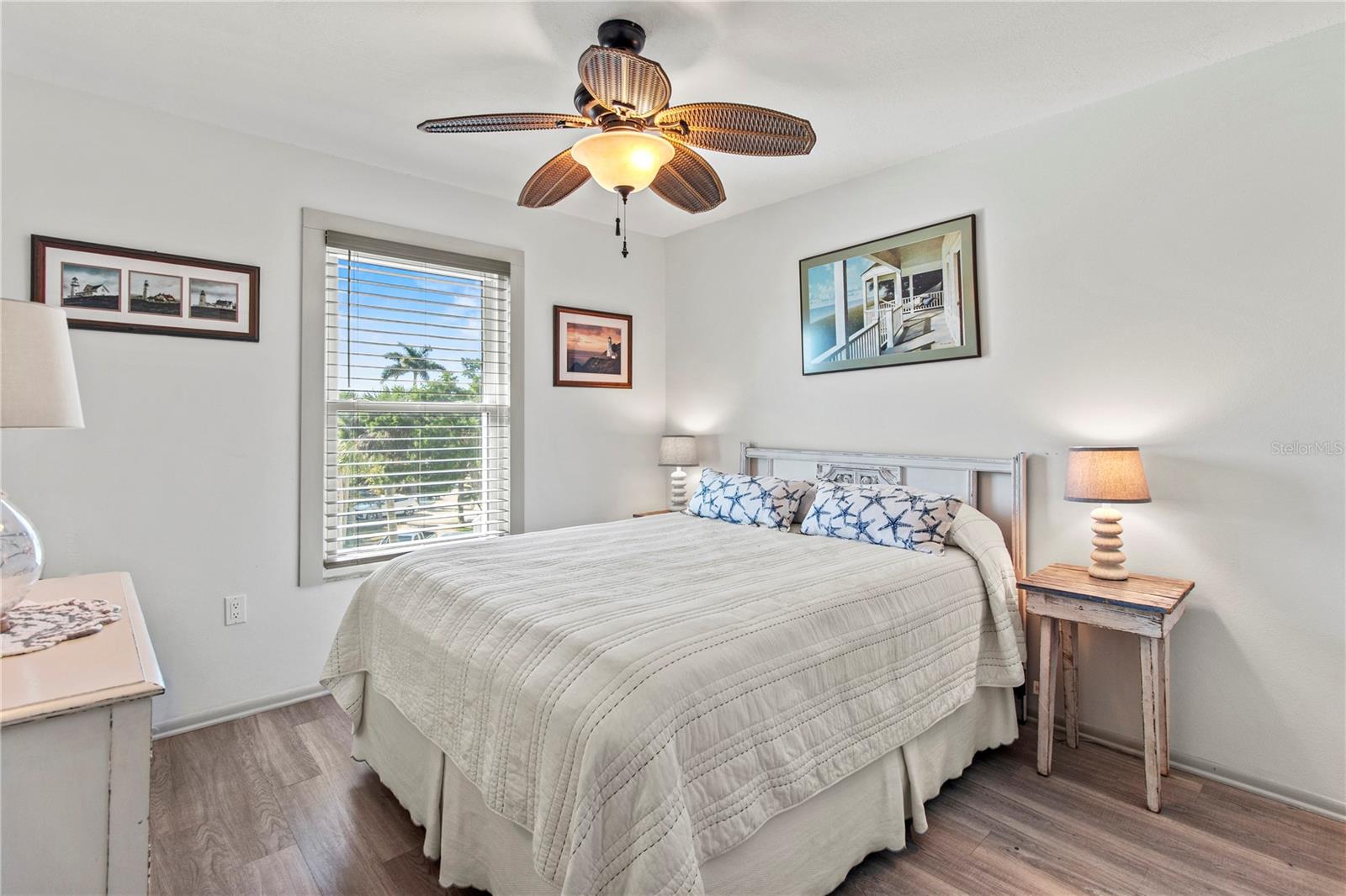 Image 36 of 77 For 6250 Holmes Boulevard 51