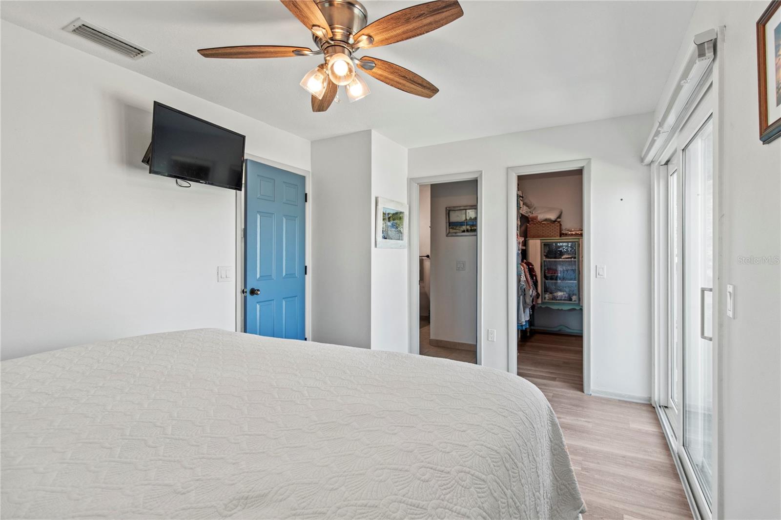 Image 41 of 77 For 6250 Holmes Boulevard 51