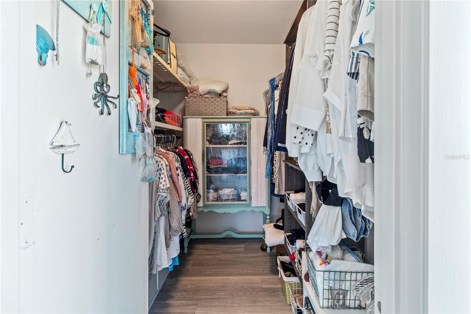 Image 43 of 77 For 6250 Holmes Boulevard 51