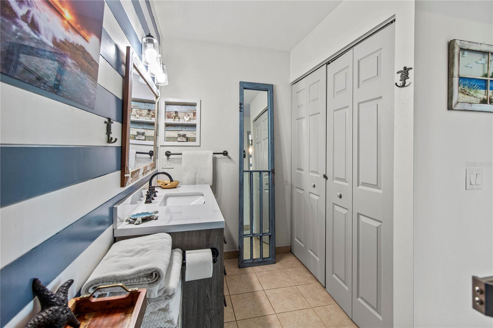 Image 46 of 77 For 6250 Holmes Boulevard 51