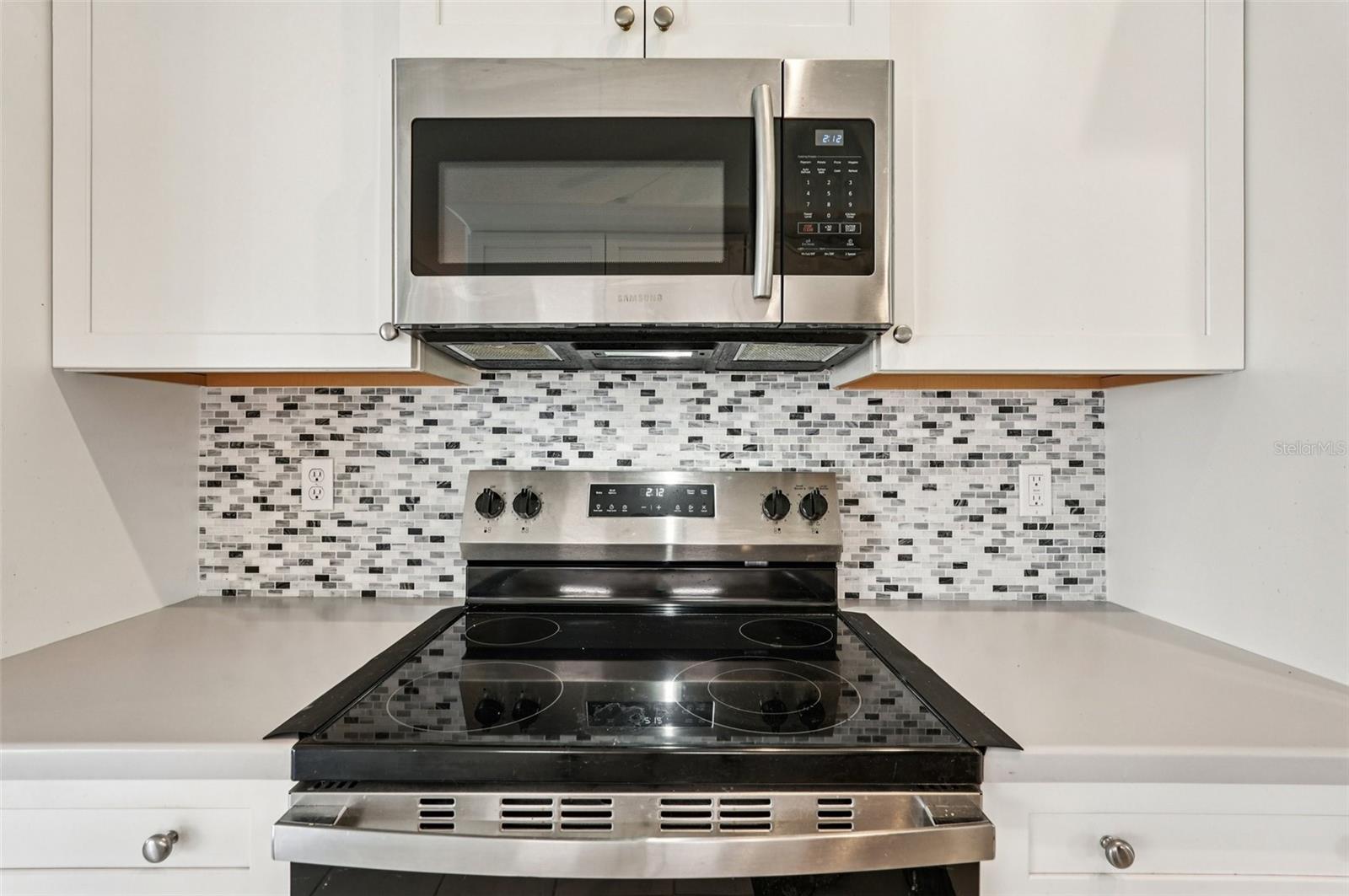 Image 10 of 39 For 3821 Garden Lakes Estates Drive