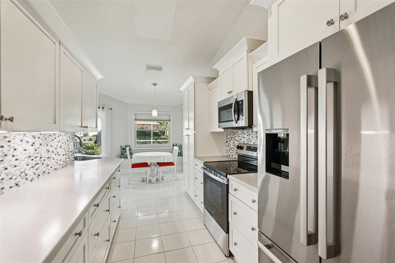 Image 11 of 39 For 3821 Garden Lakes Estates Drive