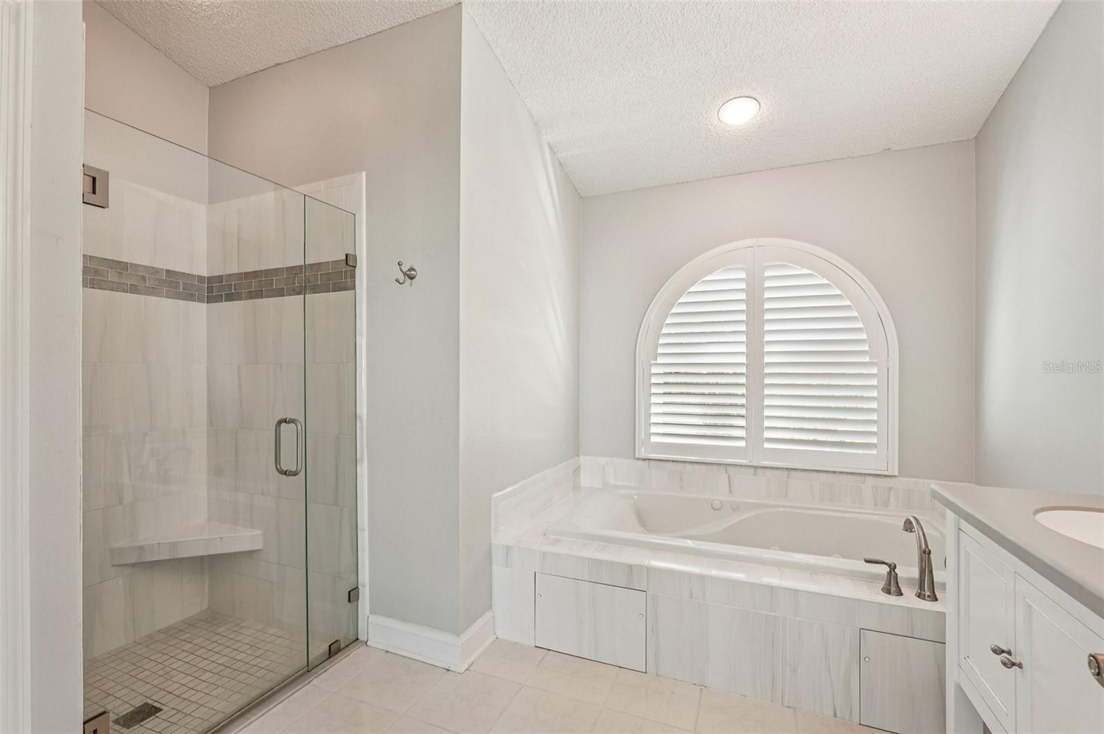 Image 15 of 39 For 3821 Garden Lakes Estates Drive