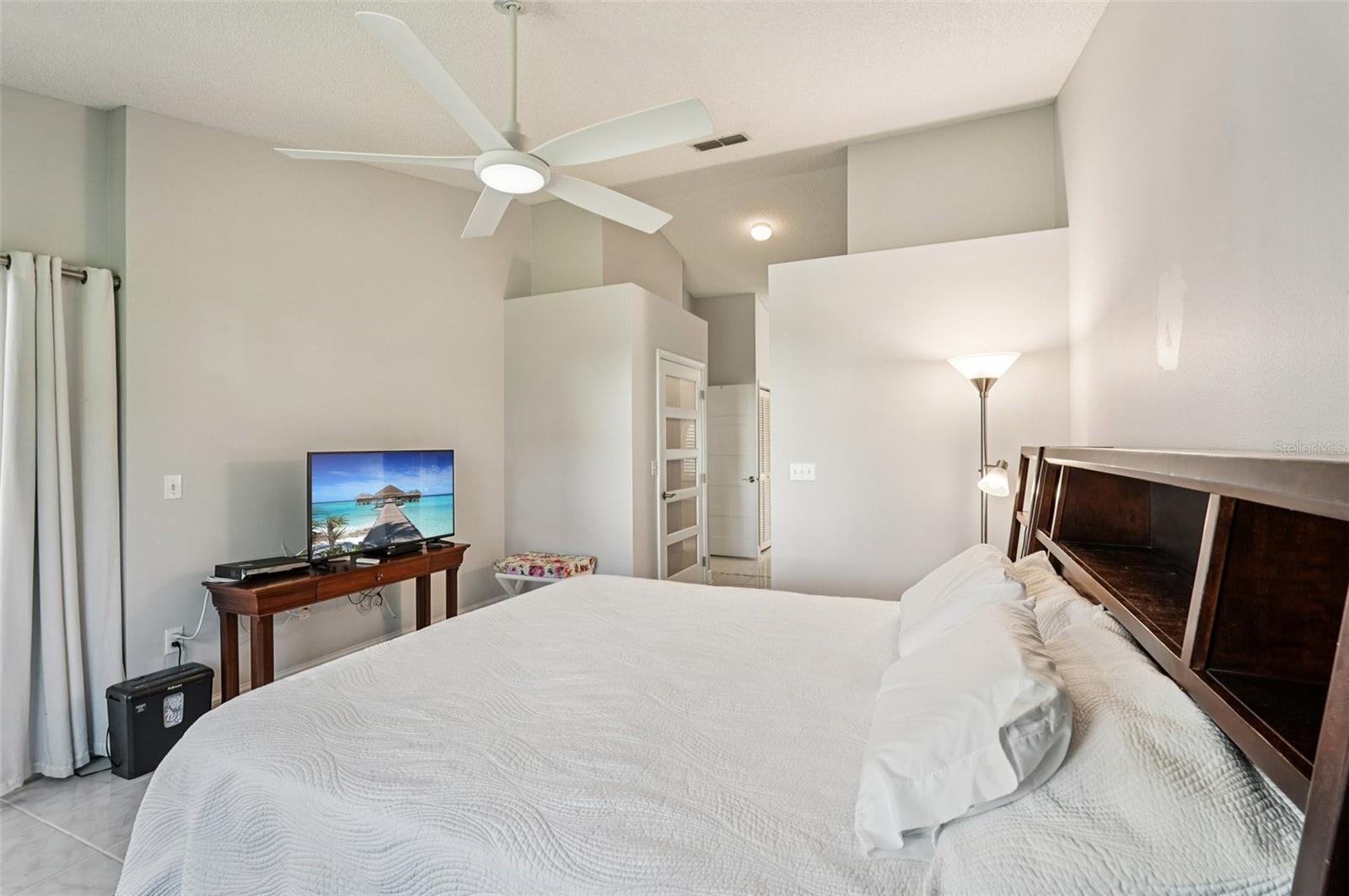 Image 17 of 39 For 3821 Garden Lakes Estates Drive