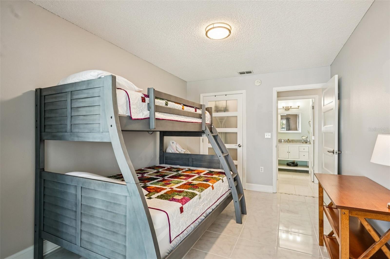 Image 26 of 39 For 3821 Garden Lakes Estates Drive