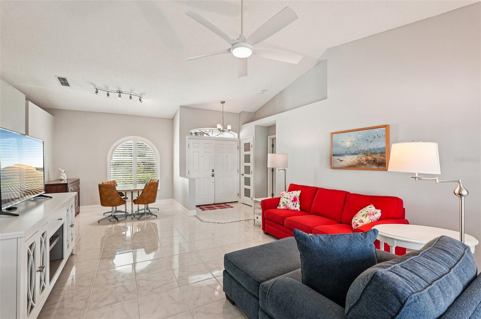 Image 29 of 39 For 3821 Garden Lakes Estates Drive