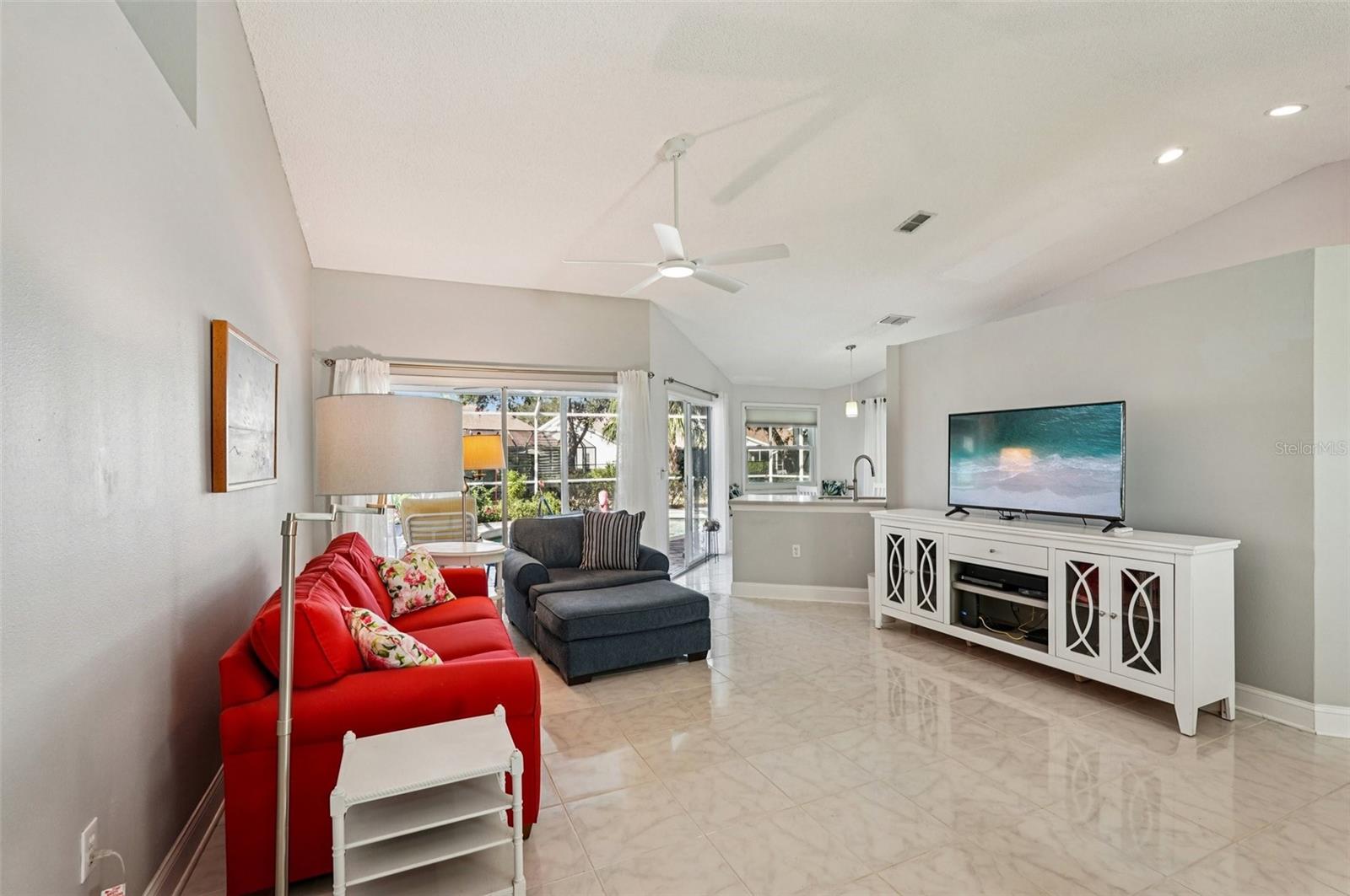 Image 4 of 39 For 3821 Garden Lakes Estates Drive