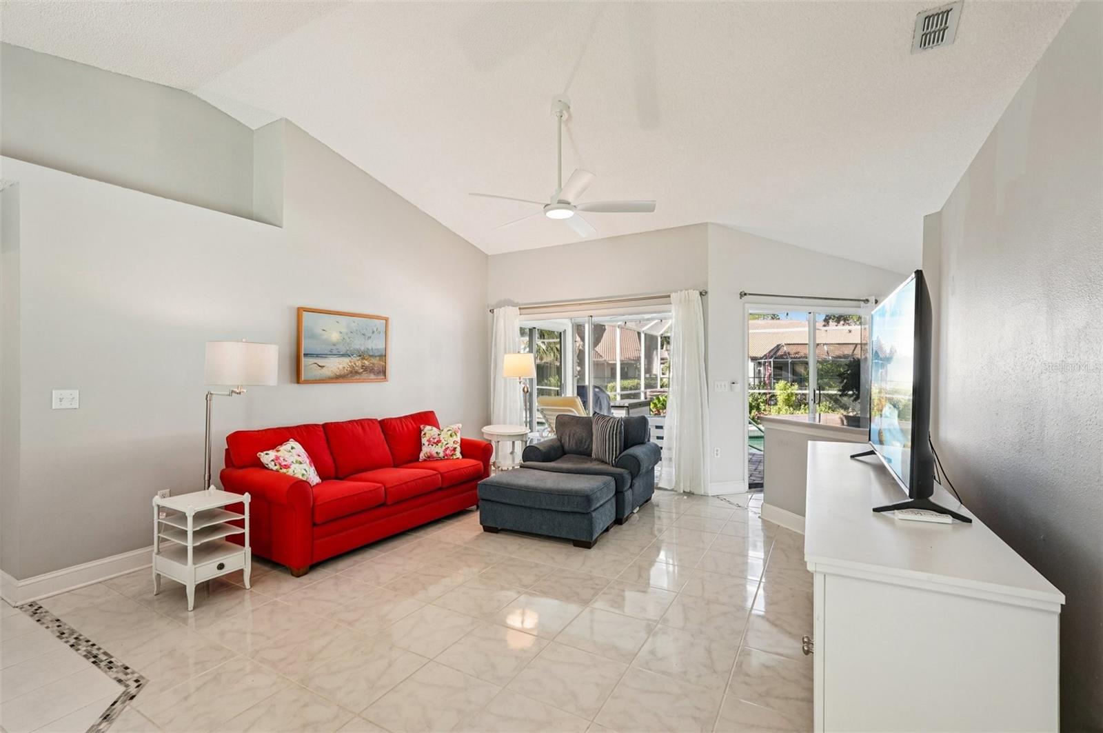 Image 5 of 39 For 3821 Garden Lakes Estates Drive