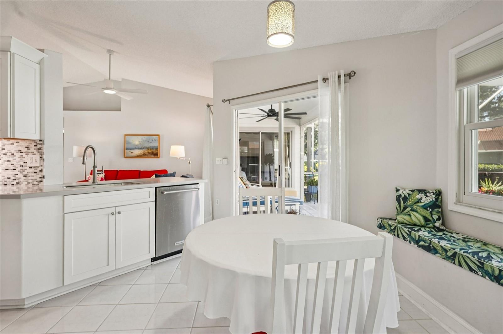 Image 8 of 39 For 3821 Garden Lakes Estates Drive