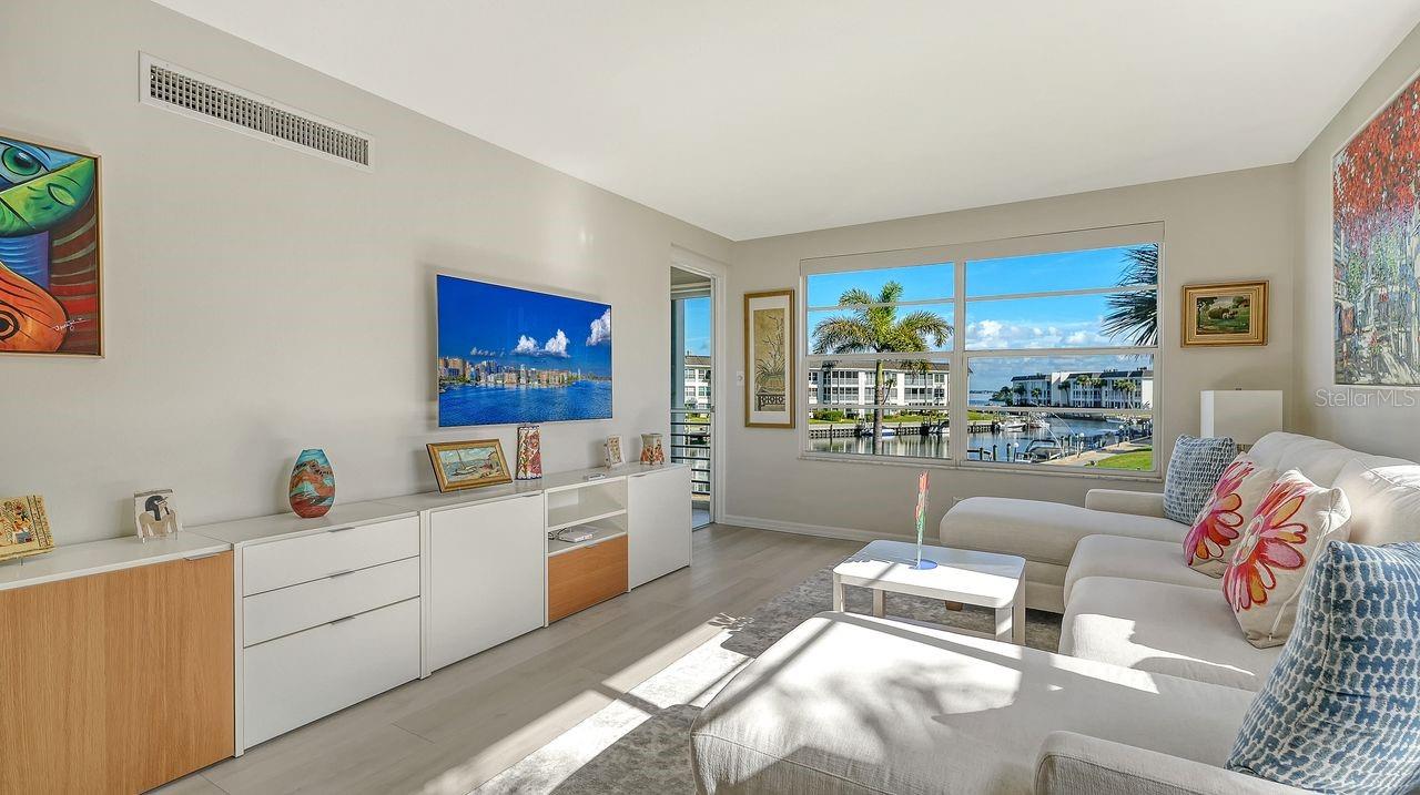 Image 17 of 86 For 4350 Chatham Drive 208